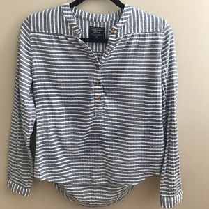 Abercrombie and Fitch 1/4 button up Top